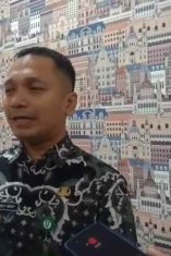 Kasi SMK Cabang Dinas Pendidikan Wilayah Malang, Frengky Minggaryana Dwi Putra, saat memberikan arahan kepada siswa-siswi baru SMK PGRI 3 Malang (Foto : Fatma AdaDiMalang)