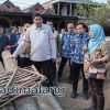 Menteri Perumahan dan Kawasan Permukiman (PKP), Maruarar Sirait saat kunjungan ke lokasi Penerima Bantuan Program BSPS Kelurahan Buring, Kecamatan Kedungkandang Kota Malang. (Foto : Fatma AdaDiMalang)