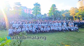 Foto bersama dalam kegiatan pemberangkatan Mahasiswa Membangun Desa (MMD) 2026 (Foto : Fatma AdaDiMalang)