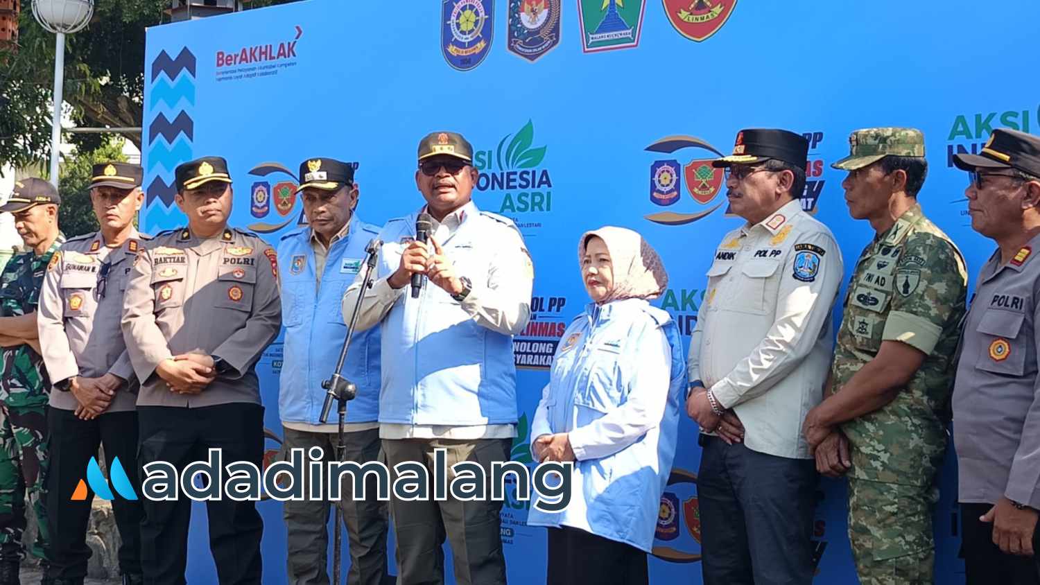 Direktur Jenderal Bina Administrasi Kewilayahan (Bina Adwil) Kemendagri, Safrizal ZA saat memberikan keterangan kepada awak media (Foto : Agus Yuwono)