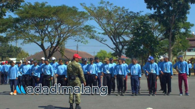 Mahasiswa Baru Politeknik Negeri Malang (POLINEMAL angkatan 2026 saat mengikuti kegiatan LDK di Dodikjur Rindam V Brawijaya (Foto : Ist)