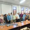 Perwakilan warga 4 perumahan, Anggota DPRD, Satpol PP dan Kepala Dinas PUPRPKP usai pertemuan di gedung DPRD Kota Malang (Foto : Agus Yuwono)