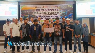 Dewan Kampung Nuswantara (DKN) bersama perwakilan 10 ormas Malang Raya melakukan deklarasi dukungan Trans Jatim Koridor 2 hari ini (Foto : Fatma AdaDiMalang)