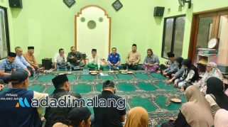 Wakil Wali Kota Malang Ali Muthohirin saat berdialog bersama warga Perumahan Piranha Residence terkait beralihnya status PSU menjadi SHM (Foto : Agus Yuwono)