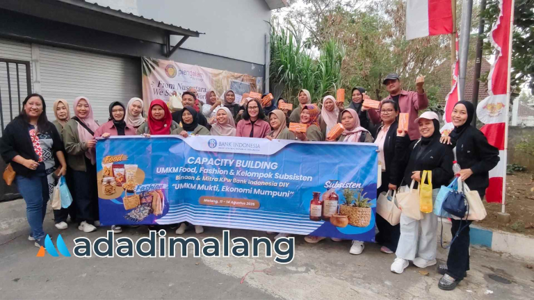 Sebanyak 35 orang pelaku UMKM Binaan Bank Indonesia Yogyakarta mengunjungi tempat produksi Pie Ngalam di daerah Bandulan kota Malang sore hari tadi (Foto : Agus Yuwono)