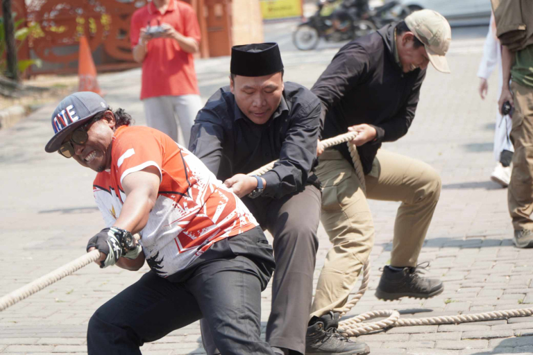 Berbagai lomba yang digelar menambah keseruan peringatan Hari Kemerdekaan ke-81 Republik Indonesia yang digelar oleh partai Keadilan Sejahtera (PKS) Kota Malang (Foto : Ist)