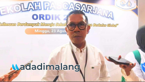 Wali Kota Batu H. Nurochman, S.H., M.H., saat memberikan keterangan kepada awak media pagi tadi (Foto : Agus Yuwono)