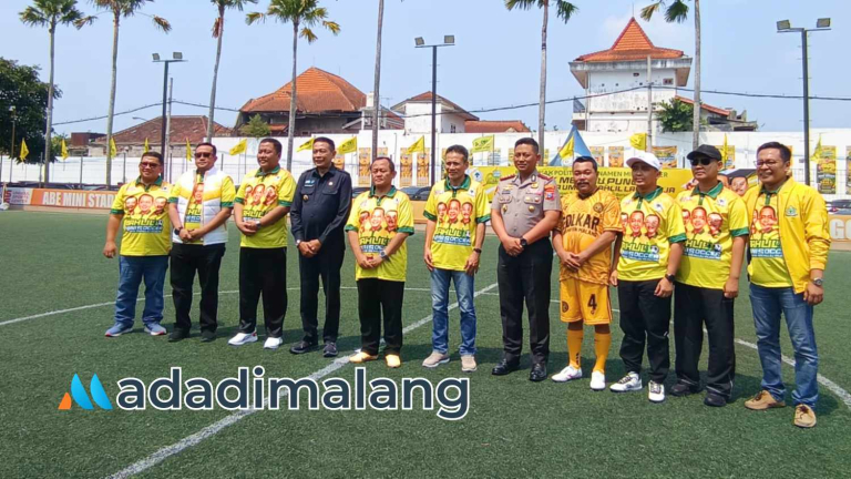 Sekretaris Jenderal (Sekjen) DPP Partai Golkar bersama DPD Golkar Jawa Timur Ali Mufti saat pembukaan Turnamen Bahlil Mini Soccer di Malang (Foto : Fatma AdaDiMalang)