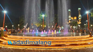 Suasana Air Mancur Alun-Alun Merdeka Kota Malang (Foto : Fatma AdaDiMalang)