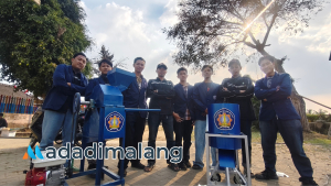 Beberapa tim mahasiswa POLINEMA berhasil membuat inovasi alat untuk menjadi solusi kebutuhan masyarakat desa Tulus Besar (Foto : Agus Yuwono)