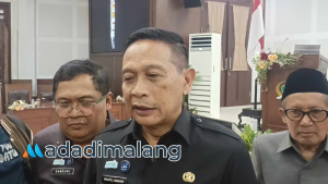 Wali Kota Malang, Dr. Ir. Wahyu Hidayat, MM., saat memberikan keterangan kepada awak media (Foto : Fatma AdaDiMalang)