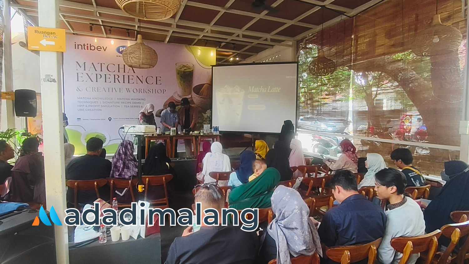 DPC PPJI Malang Raya menggelar kegiatan pelatihan pengolahan matcha bersama Intibev di resto Ayam Goreng Balaikota Malang pagi hari tadi (Foto : Agus Yuwono)