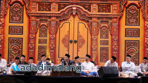 Gus Iqdam hadir memberikan tausyiah di PANggung Religi HUT Ke-28 PAN di Stadion Kanjuruhan Malang (Foto : Ist)