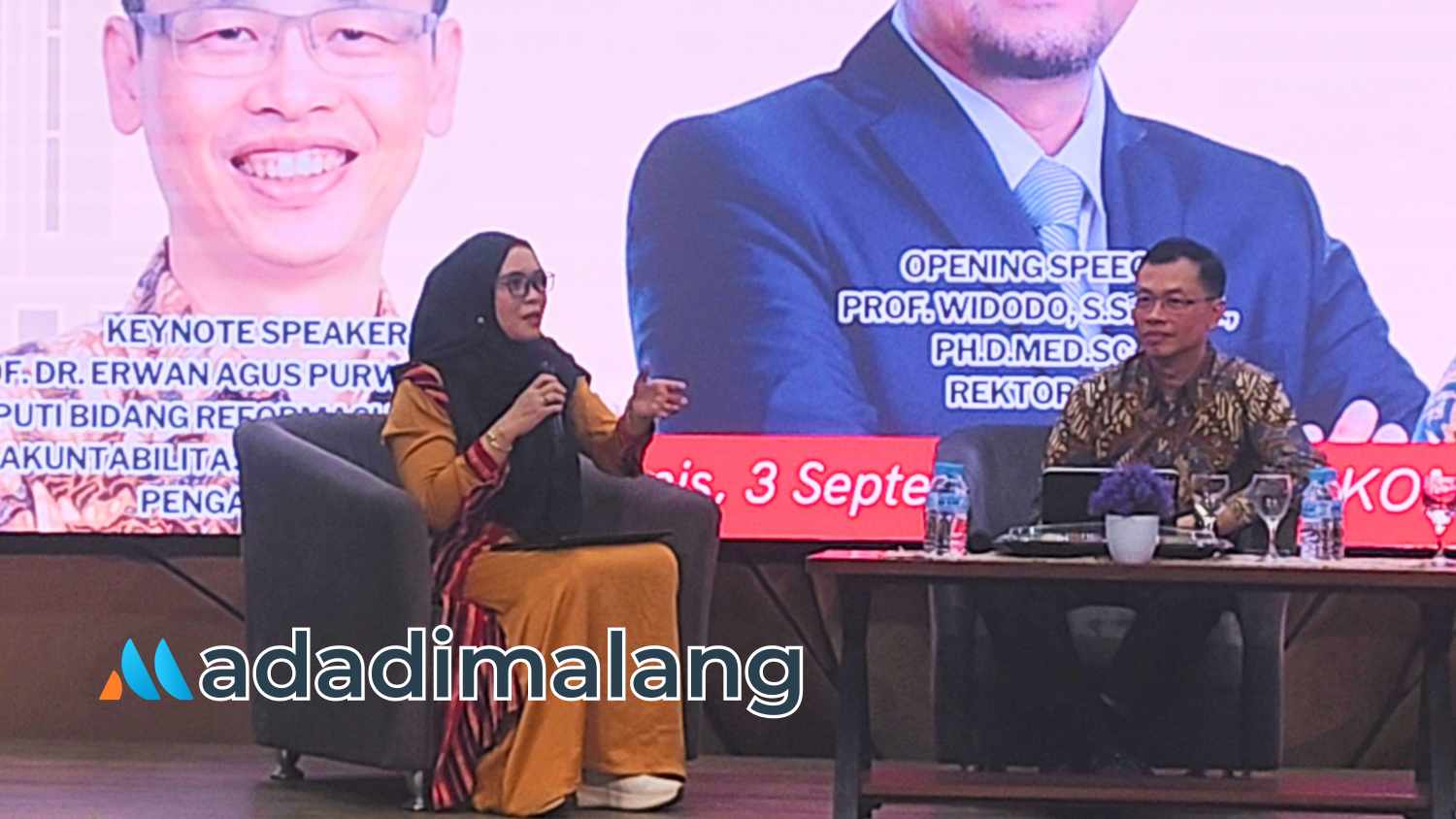 Penanggungjawab pembentuakn Zona Integritas di Sekolah Pascasarjana UB tengah menyampaikan proses pembentukan ZI di tempatnya (Foto : Agus Yuwono)