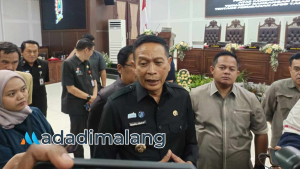 Wali Kota Malang, Dr. Ir. Wahyu Hidayat, MM., usai kegitan Paripurna hari ini (Foto : Fatma AdaDiMalang)