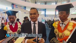 Dirjen Sains dan Teknologi Kementerian Pendidikan Tinggi, Prof. Dr. Ahmad Najib Burhani, M.A., saat memberikan keterangan usai orasi ilmiah (Foto : Agus Yuwono)