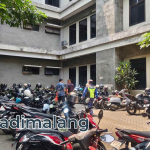 Lokasi tempat jatuhnya laki-laki dari lantai 6 gedung FBiPK UB (Foto : Agus Y)