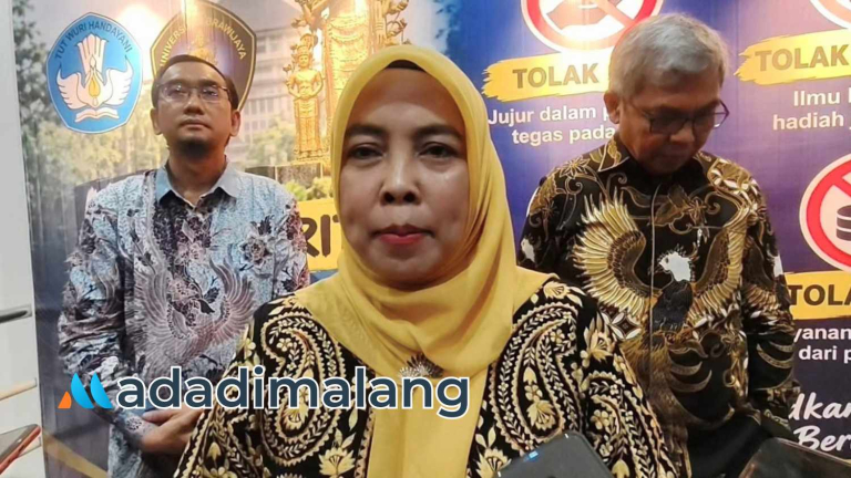 Rektor UIN Maulana Malik Ibrahim Prof. Dr. Hj. Ilfi Nur Diana, M.Si., saat memberikan keterangan kepada wartawan bersama Ketua KPK RI dan Rektor Universitas Brawijaya (Foto : Agus Yuwono)