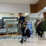 Tim Deputi Pencegahan dan Monitoring Komisi Pemberantasan Korupsi (KPK) Republik Indonesia saat meninggalkan gedung DPRD Kota Malang siang tadi (Foto : Fatma AdaDiMalang)