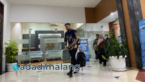 Tim Deputi Pencegahan dan Monitoring Komisi Pemberantasan Korupsi (KPK) Republik Indonesia saat meninggalkan gedung DPRD Kota Malang siang tadi (Foto : Fatma AdaDiMalang)