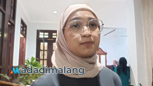 Ketua DPRD Kota Malang, Amithya Ratnanggani Sirraduhita, SS., saat memberikan keterangan kepada awak media (foto : Fatma AdaDiMalang)