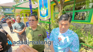 Kepala Disdikbud Kota Malang, Suwarjana saat memberikan keterangan terkait insiden di SMPN 18 kota Malang (Foto : Fatma AdaDiMalang)