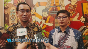 Rektor Universitas Brawijaya, Prof. Widodo, S.Si., M.Si., Ph.D., Med.Sc., saat memberikan keterangan kepada wartawan didampingi Ketua Satua Reformasi Birokrasi UBDr. Ngesti Dwi Prasetyo,S.H., M.Hum., (Foto : Agus Yuwono)