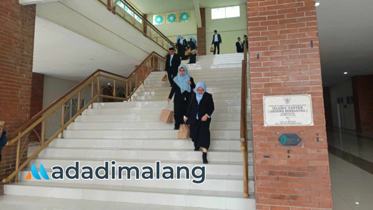176 Penjabat Kota Malang yang akan dilantik meninggalkan gedung diGrha Purva Praja pukul 13.49 (Foto : Fatma AdaDiMalang).