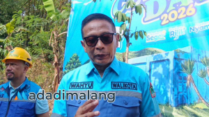 Wali Kota Malang, Dr. Ir. Wahyu Hidayat, M.M., saat memberikan keterangan kepada wartawan