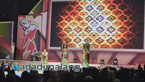 Ribuan penonton memadati gedung Graha Cakrawala UM untuk menyaksikan International Fashion Exhibition Trendversity: Envision 2026 (Foto : Agus Yuwono)