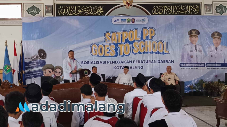 Wali Kota Malang, Dr. Ir. Wahyu Hidayat, M.M., saat menghadiri kegiatan Satpol PP Goes To School