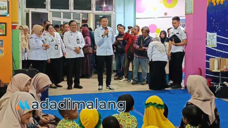 Wali Kota Malang, Dr. Ir. Wahyu Hidayat, M.M., saat menghadiri pekan Literasi 2026 di Perpustakaan Kota Malang