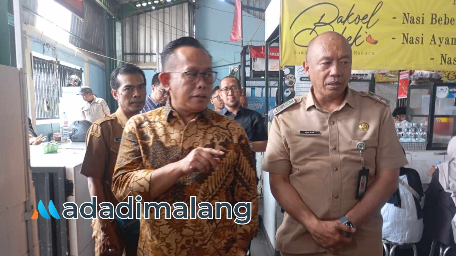Direktur Sarana Perdagangan dan Logistik Kemendag, Sri Sugy Atmanto saat meninjau Pasar Klojen Kota Malang (Foto : Fitri AdaDiMalang)