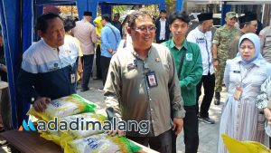 Pj Sekretaris Daerah Kota Malang, Dandung Djulharjanto saat meninjau GPM di halaman kantor Kelurahan Sumbersari Kota Malang (Foto : Fitri AdaDiMalang)