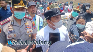 Wakil Wali Kota Malang, Ali Muthohirin saat meninjau ke lokasi kebakaran di TPA Supit Urang (Foto : Fitri AdaDiMalang)