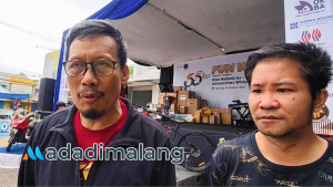Rektor Universitas Widya Gama (UWG) Malang,Dr. Anwar, S.H., M.Hum., saat memberikan keterangan didampingi Kepala Humas UWG (Foto : Agus Yuwono)