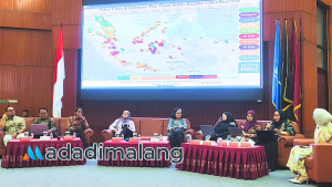 Delapan dosen dari 8 kompartemen pendidikan di FH UB mengupas tuntas perihal Karhutla dari sisi kepakarannya masing-masing pagi ini (Foto : Agus Yuwono)