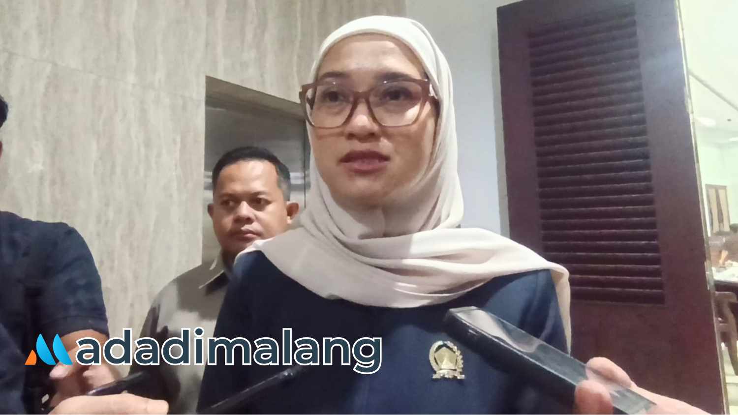 Ketua DPRD Kota Malang, Amithya Ratnanggani Siraduhita, SS., saat memberikan keterangan kepada wartawan (Foto : Fitri AdaDiMalang)
