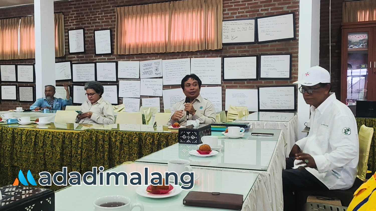 Salah satu anggota Tim Pusat Pengembangan Generasi Lingkungan Hidup Kementerian Lingkungan Hidup Sigit Rustanto, S.Hut., M.Sc., saat menyampaikan penjelasan perihal kedatangannya ke Rumah Prestasi 3G (Foto : Agus Yuwono)
