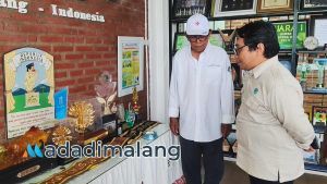 Ir. Bambang Irianto saat menyambut kedatangan Tim Pusat Pengembangan Generasi Lingkungan Hidup di rumah Prestasi 3G (Foto : Agus Yuwono)