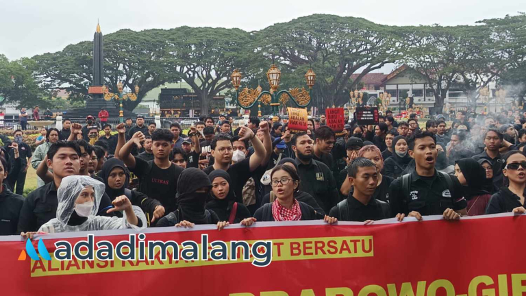 Evaluasi Kepemimpinan Prabowo-Gibran, Ratusan Mahasiswa di Malang Gelar Aksi