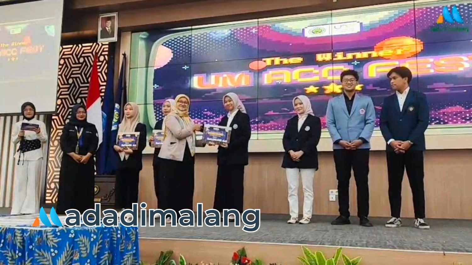 Pemberian hadiah kepada para Juara UM Accounting Festival 2026 (Foto : Agus Yuwono)