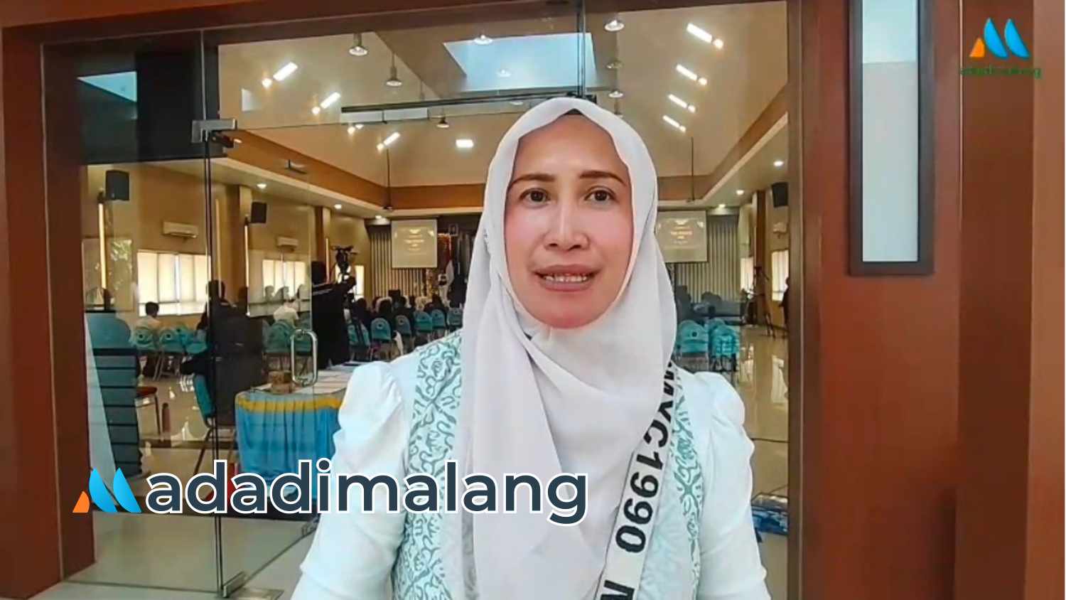 Wakil Dekan  bidang akademik FEB UM, Dr. Satia Nur Maharani, S.E., M.SA., Ak., CSRS., saat memberikan keterangan kepada awak media (Foto : Agus Yuwono)